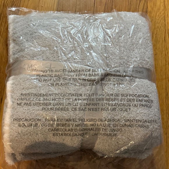 Barefoot Dreams Contrast Tip Blanket - Ocean/White - Picture 7 of 7